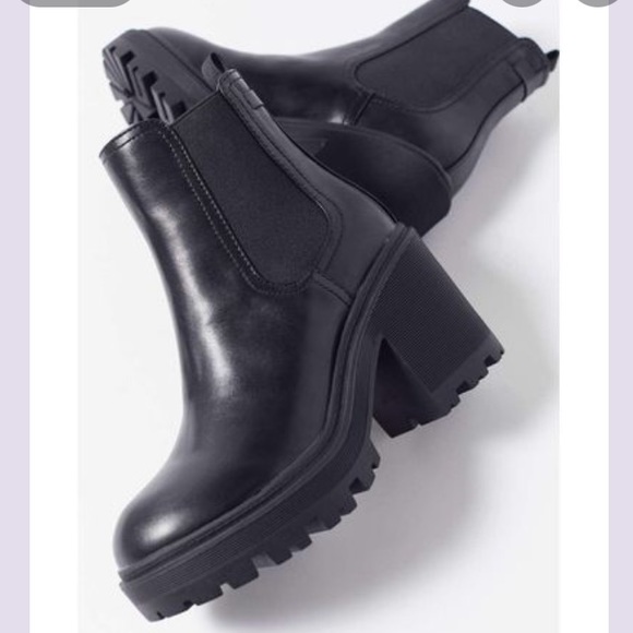 UO Chloe Chelsea Boot - Picture 3 of 9